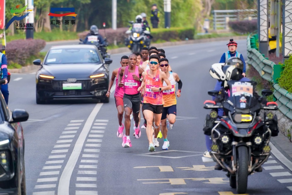 5.一汽奥迪A6L e-tron驰骋最美樱花赛道,诠释电动时代的美学新境