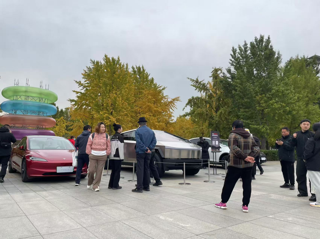 特斯拉亮相北京朝阳国际灯光节，预约试驾可赢主会场门票