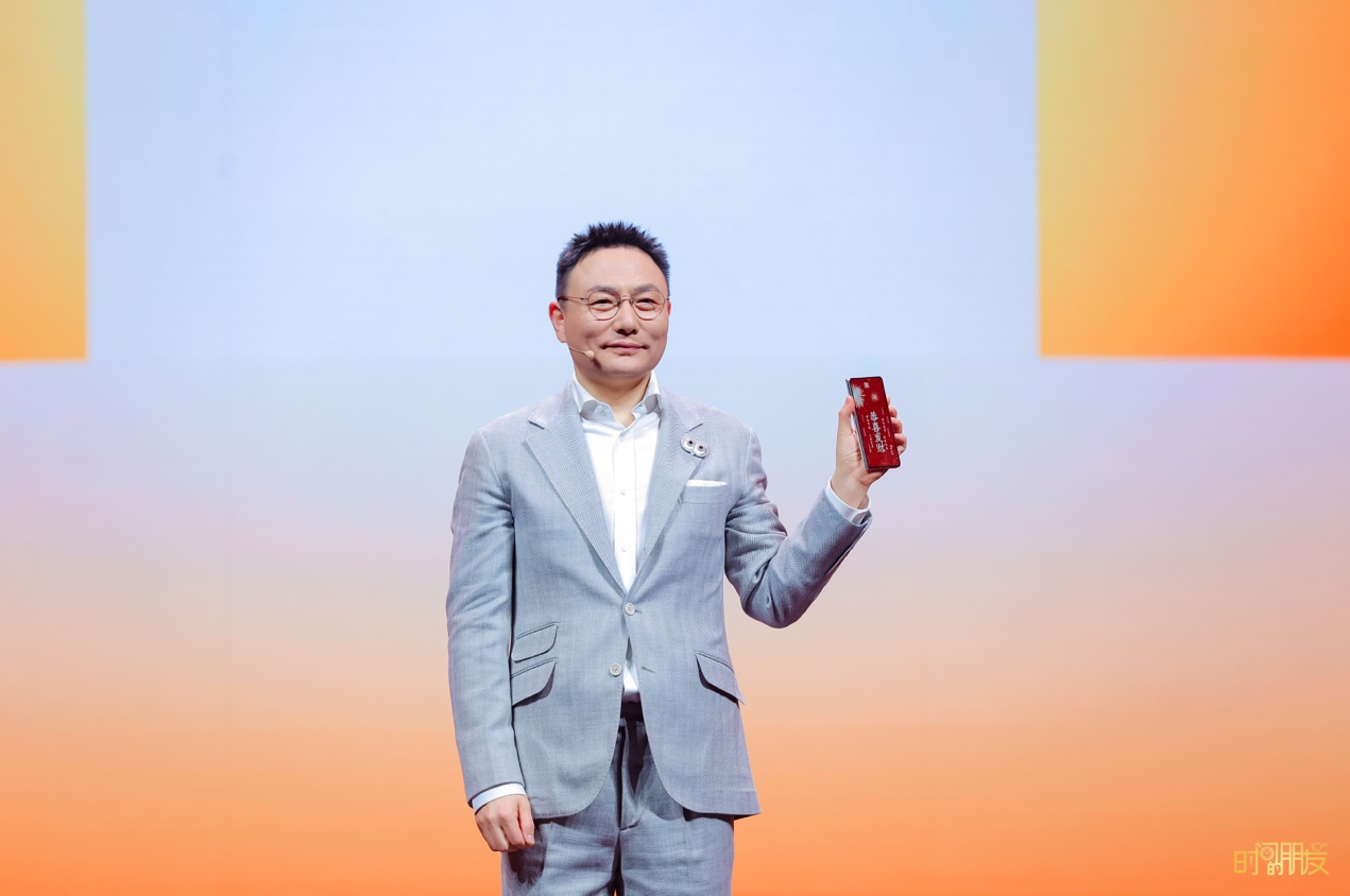 华为Mate X6助力罗振宇2025跨年演讲，鸿蒙新消息重磅公布